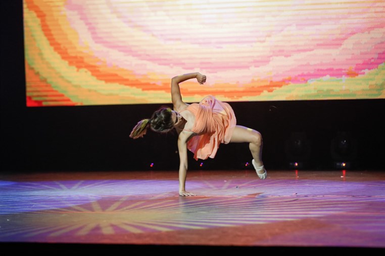 Tribe Dance Hold Your Dream 